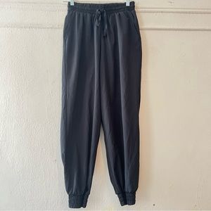 Thrive Sociėtė  Black jogger size Medium